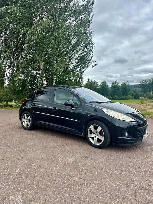 Svart Begagnad 2010 Peugeot 207 Halvkombi | 30 000 kr (Marknadspris) - Bild 1/3