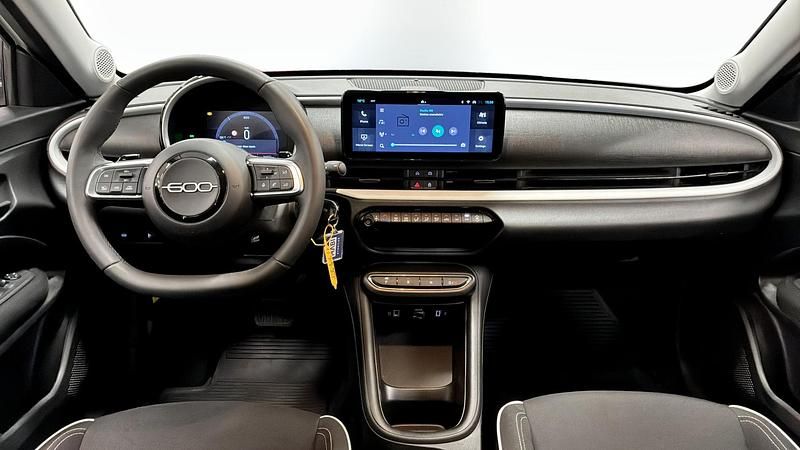 Begagnad Fiat 600 Pop 101 HK (74 kW) 2024 Vit SUV