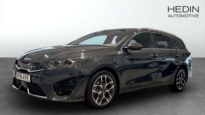 Grå (grey) Begagnad 2022 Kia Ceed Sportswagon Plus Kombi | 249 900 kr (Bra pris) - Bild 1/4