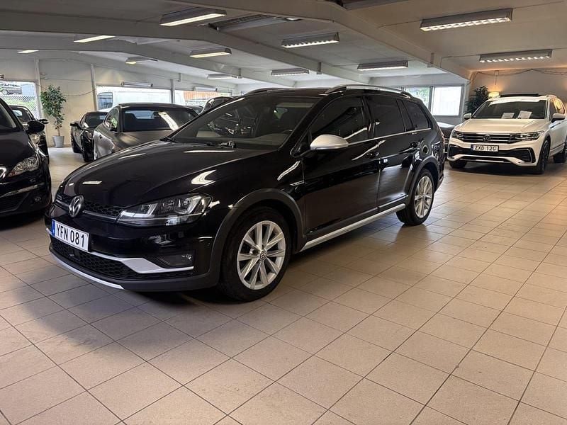 Svart Begagnad 2016 VW Golf Alltrack Kombi | 179 900 kr (Marknadspris) - Bild 1/4