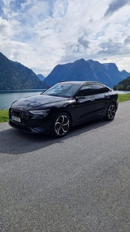 Svart Begagnad 2021 Audi e-tron Sportback S-Line SUV | 450 000 kr (Bra pris) - Bild 1/3