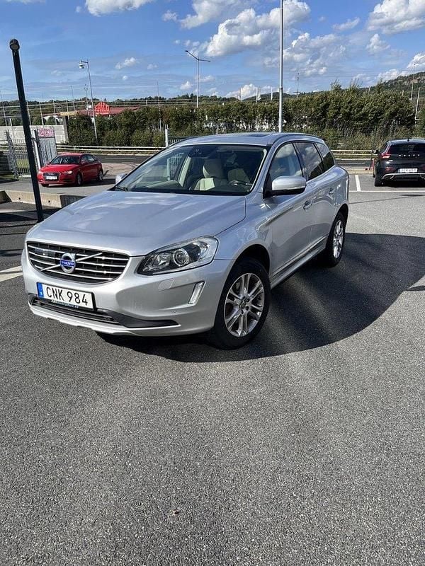 Silver Begagnad 2015 Volvo XC60 Summum SUV | 170 000 kr (Bra pris) - Bild 1/4