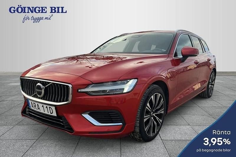 Begagnad Volvo V60 Core 355 HK (261 kW) 2023 Röd Kombi