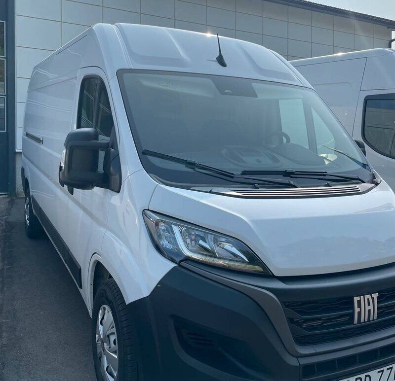 Vit Begagnad 2022 Fiat Ducato Van | 606 125 kr - Bild 1/3