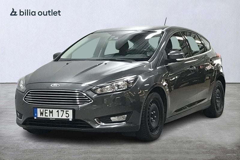 Grå Begagnad 2017 Ford Focus Titanium Halvkombi | 129 900 kr (Marknadspris) - Bild 1/3