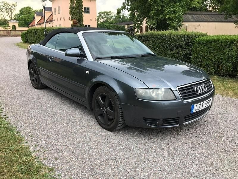 Grå Begagnad 2003 Audi A4 Cabriolet Sport Cab | 45 000 kr (Marknadspris) - Bild 1/4