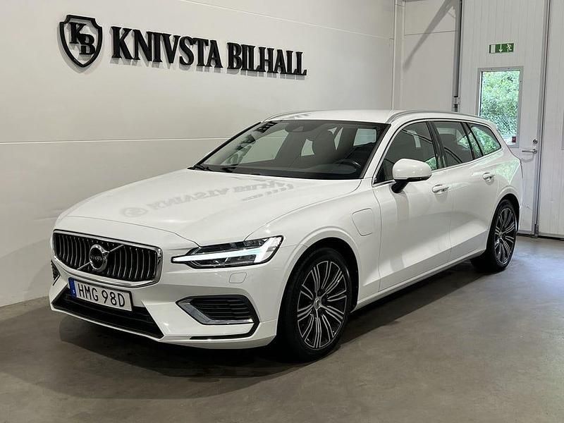 Vit Begagnad 2021 Volvo V60 Inscription Kombi | 307 800 kr (Marknadspris) - Bild 1/4