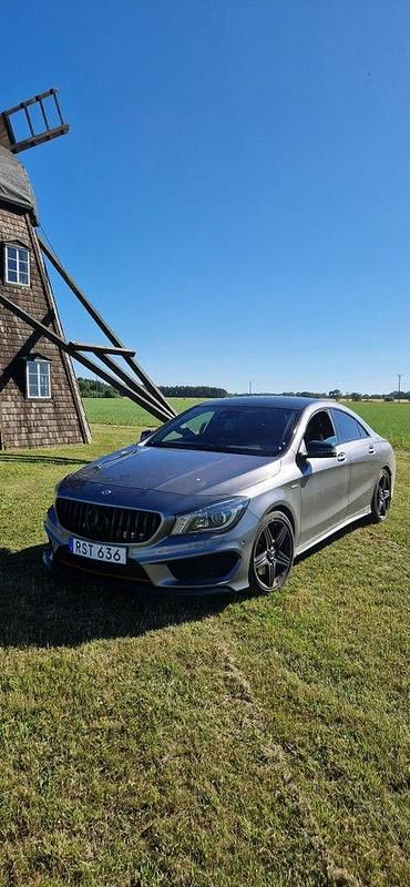 Grå Begagnad 2015 Mercedes CLA250 AMG Sedan | 260 000 kr (Marknadspris) - Bild 1/3