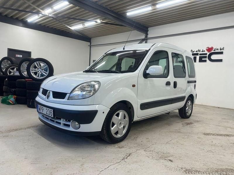 Begagnad Renault Kangoo 96 HK (70 kW) 2005 Vit Minibuss