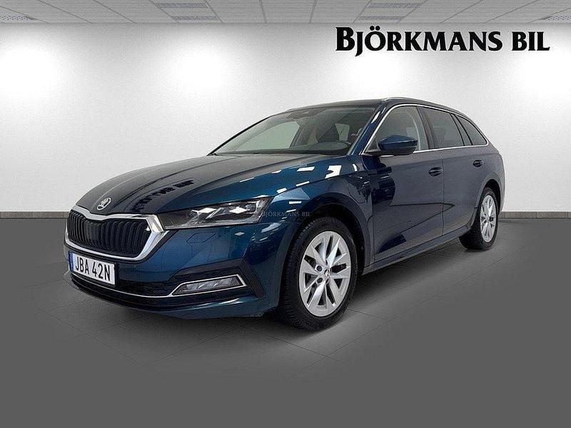 Blå Begagnad 2023 Skoda Octavia Business Line Kombi | 319 900 kr (Marknadspris) - Bild 1/4