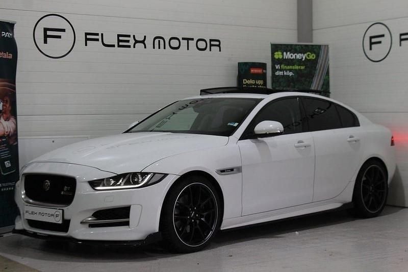 Begagnad Jaguar XE 180 HK (132 kW) 2016 Vit Sedan
