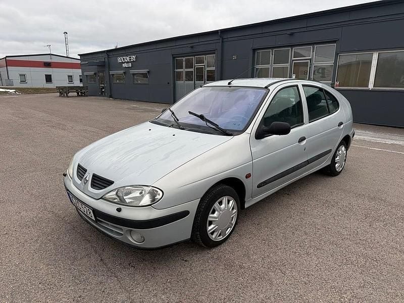 Grå Begagnad 2001 Renault Mégane II Halvkombi | 24 900 kr - Bild 1/4