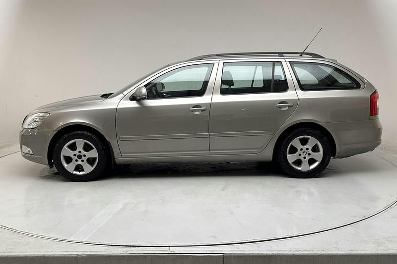 Begagnad Skoda Octavia 105 HK (77 kW) 2011 Ljusbrun Kombi