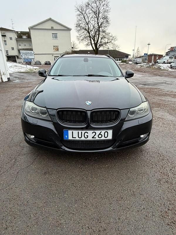 Begagnad BMW 320 184 HK (135 kW) 2012 Kombi