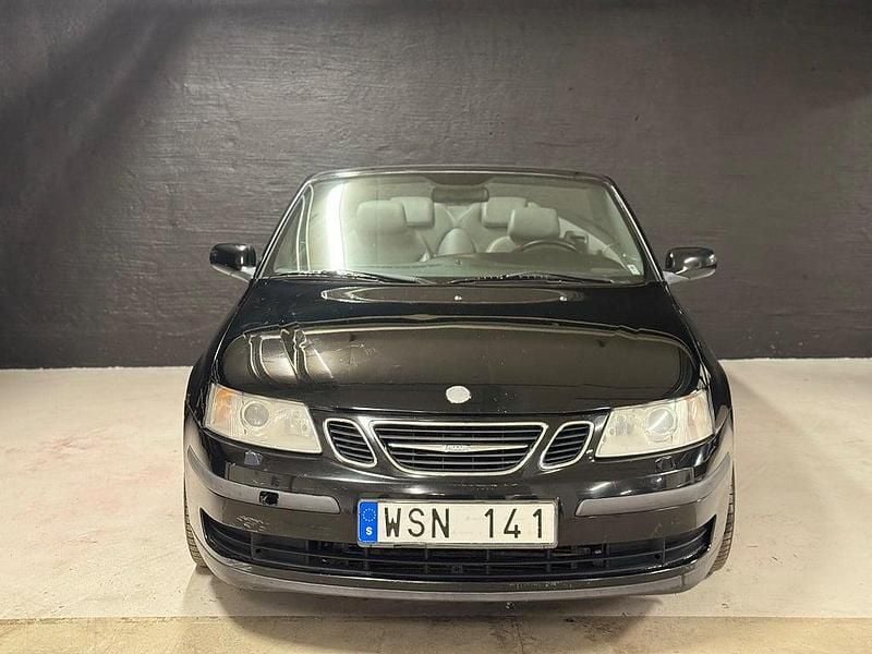 Begagnad Saab 9-3 Cabriolet Linear 175 HK (128 kW) 2005 Svart Cab