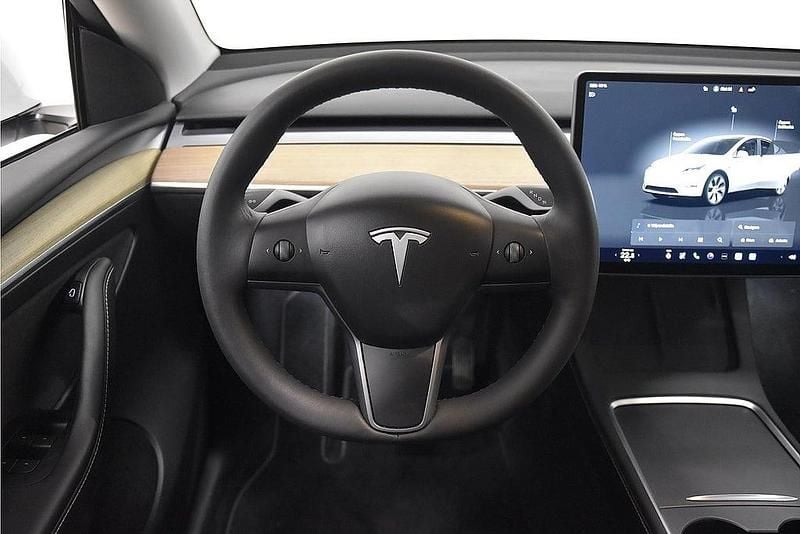 Begagnad Tesla Model Y Standard Range 250 kW (340 HK) 2022 Vit SUV