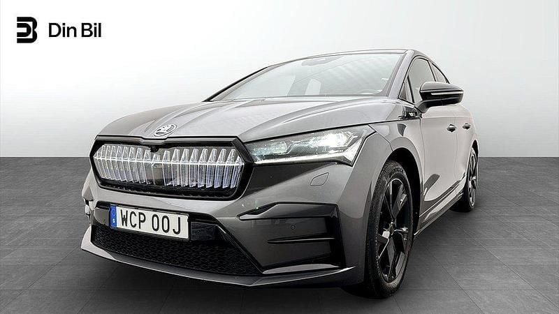 Grå Begagnad 2023 Skoda Enyaq iV RS SUV | 459 500 kr (Marknadspris) - Bild 1/4