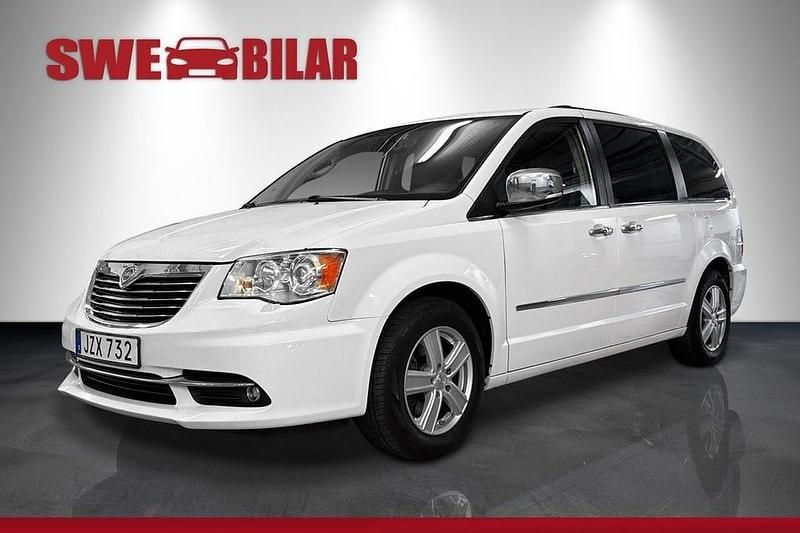 Vit Begagnad 2015 Lancia Voyager Minibuss | 149 900 kr (Marknadspris) - Bild 1/4