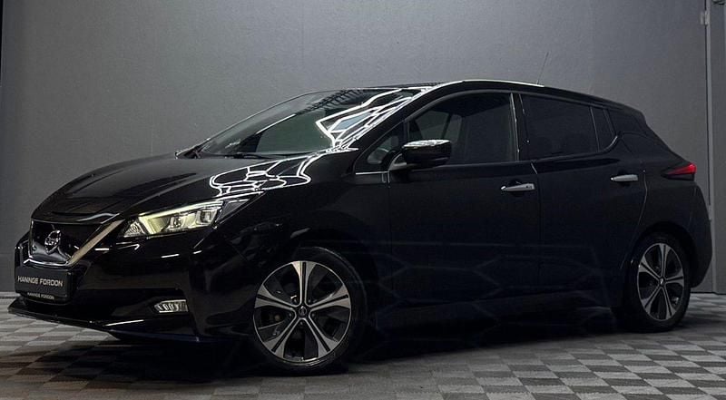Svart Begagnad 2020 Nissan Leaf Halvkombi | 209 900 kr (Marknadspris) - Bild 1/4