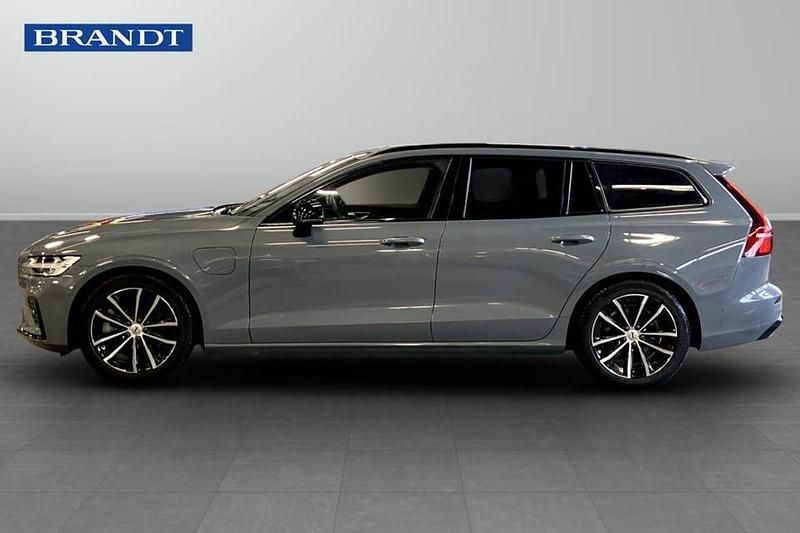 Begagnad Volvo V60 Plus 462 HK (339 kW) 2023 Grå Kombi