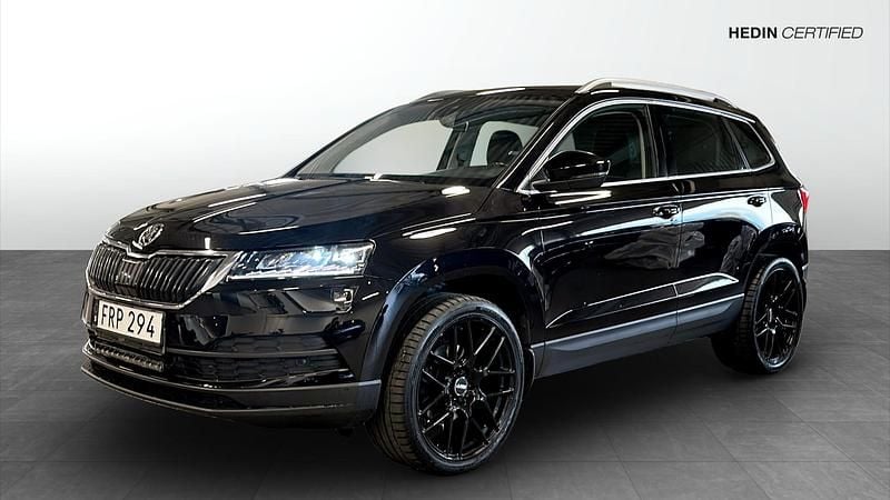 Svart (black) Begagnad 2018 Skoda Karoq Business Line SUV | 189 550 kr (Lite dyr) - Bild 1/4