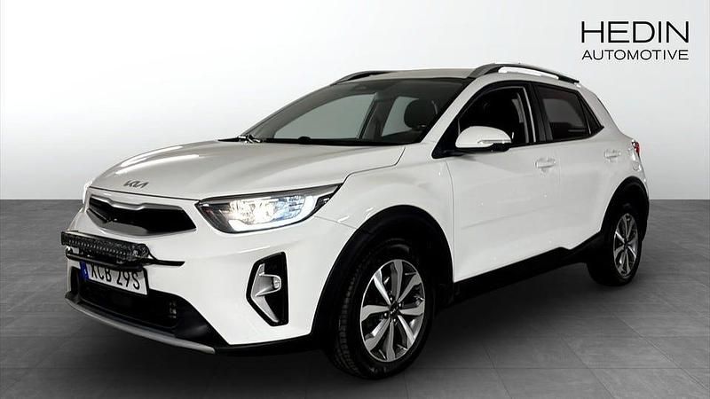Vit Begagnad 2021 Kia Stonic Advance SUV | 175 000 kr (Marknadspris) - Bild 1/4