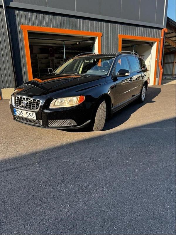 Svart Begagnad 2008 Volvo V70 Kombi | 34 500 kr (Superpris) - Bild 1/4