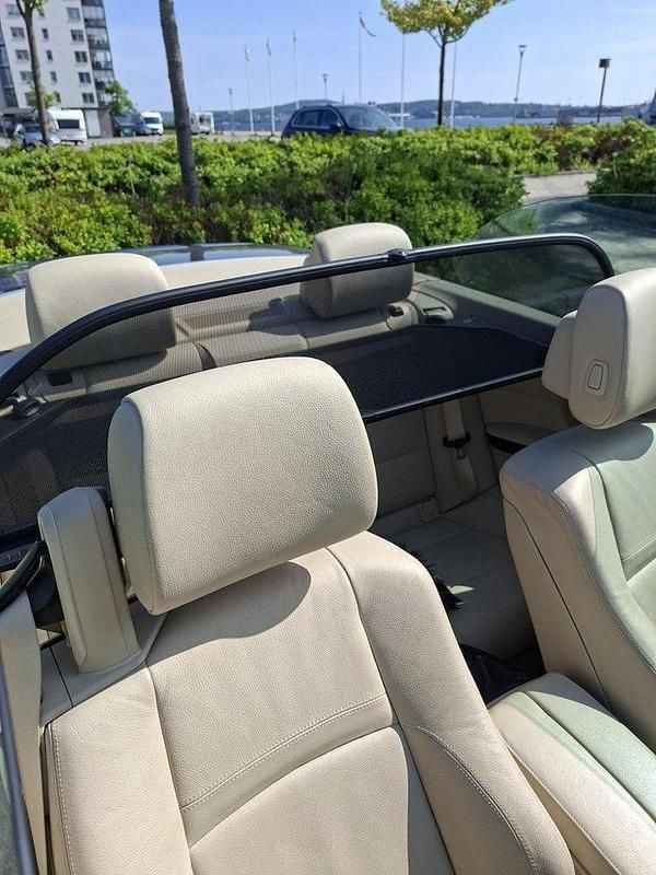 Blå Begagnad 2009 BMW 320 Cabriolet Comfort Edition Cab | 149 000 kr (Marknadspris) - Bild 1/4