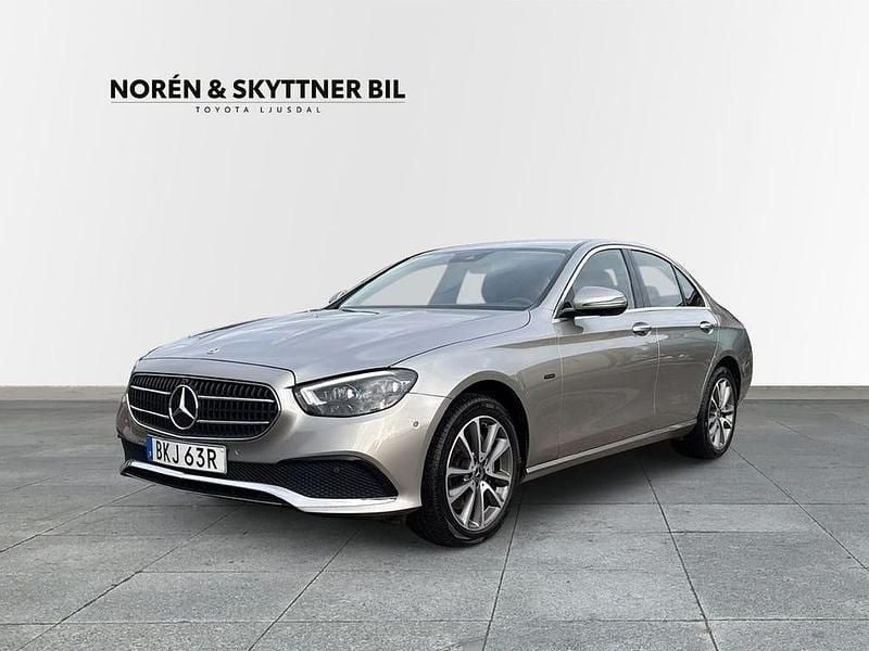 Silver Begagnad 2021 Mercedes E300 Sedan | 389 000 kr (Marknadspris) - Bild 1/4