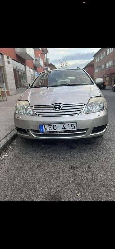 Silver Begagnad 2004 Toyota Corolla Kombi | 47 000 kr (Marknadspris) - Bild 1/4