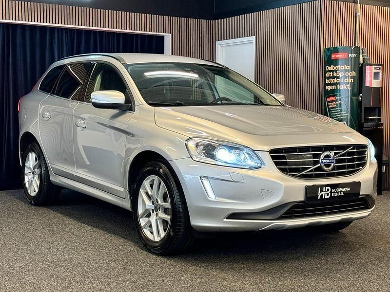 Silver Begagnad 2017 Volvo XC60 Momentum SUV | 174 900 kr (Bra pris) - Bild 1/4