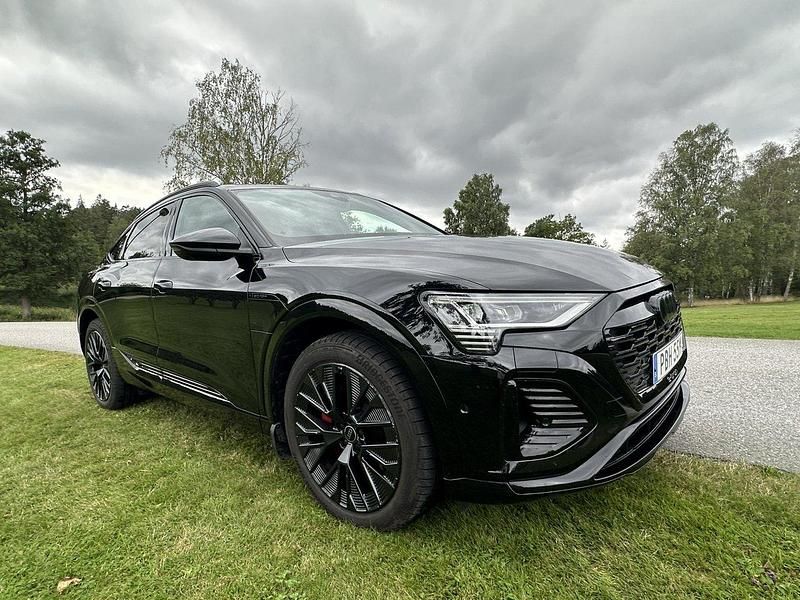Svart Begagnad 2024 Audi Q8 e-tron S-Line SUV | 675 000 kr (Bra pris) - Bild 1/4