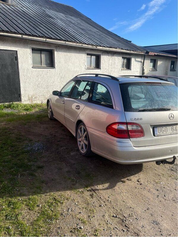 Silver Begagnad 2003 Mercedes E200 Avantgarde Kombi | 35 000 kr (Bra pris) - Bild 1/3