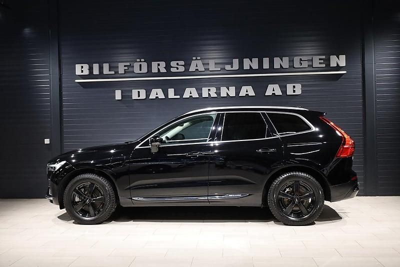 Begagnad Volvo XC60 Core 350 HK (257 kW) 2022 Svart SUV