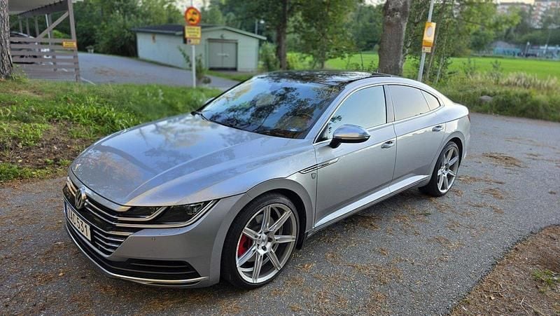 Silver Begagnad 2017 VW Arteon GTS Halvkombi | 234 000 kr (Bra pris) - Bild 1/4
