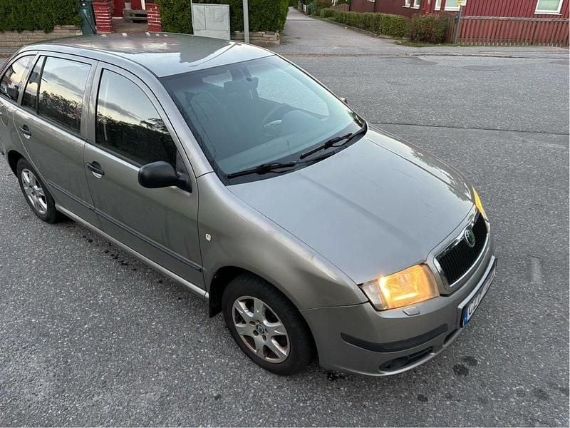 Brun Begagnad 2007 Skoda Fabia Kombi | 14 000 kr (Superpris) - Bild 1/4