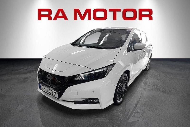 Vit Begagnad 2022 Nissan Leaf 360º Halvkombi | 178 800 kr (Marknadspris) - Bild 1/4