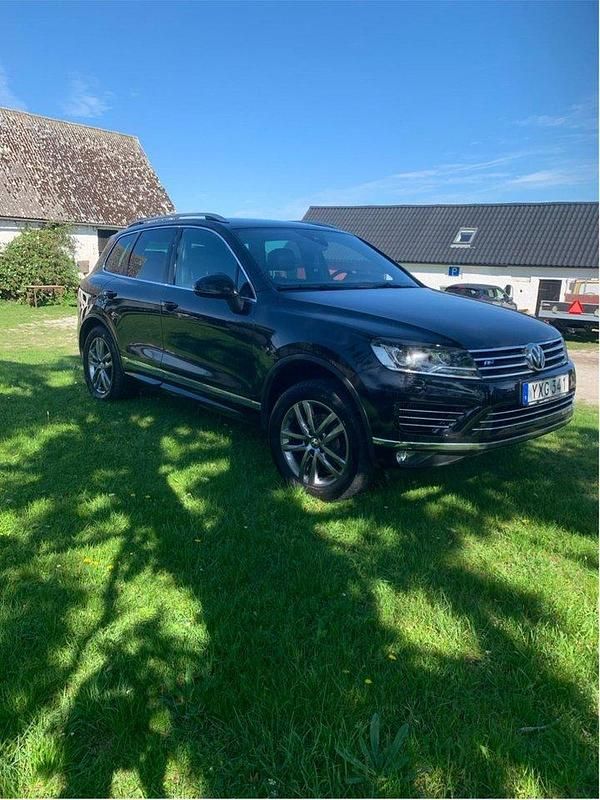 Svart Begagnad 2018 VW Touareg SUV | 225 000 kr (Marknadspris) - Bild 1/4