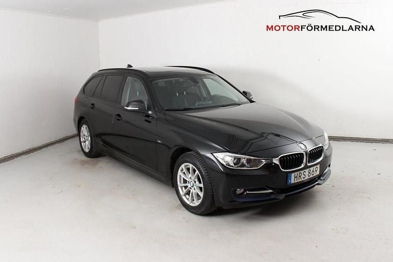 Begagnad BMW 318 Sport Line 143 HK (105 kW) 2015 Svart Kombi