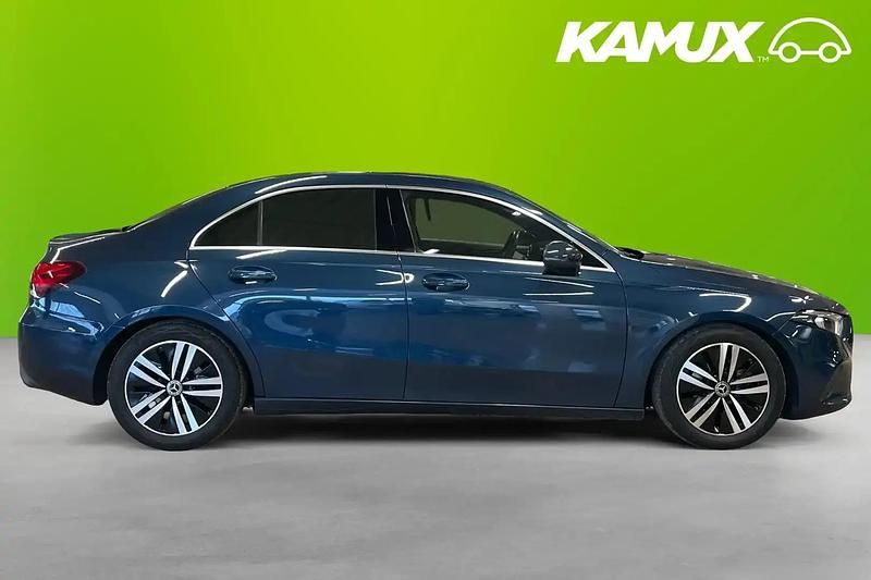 Begagnad Mercedes A180 Progressive 136 HK (100 kW) 2015 Blå Sedan