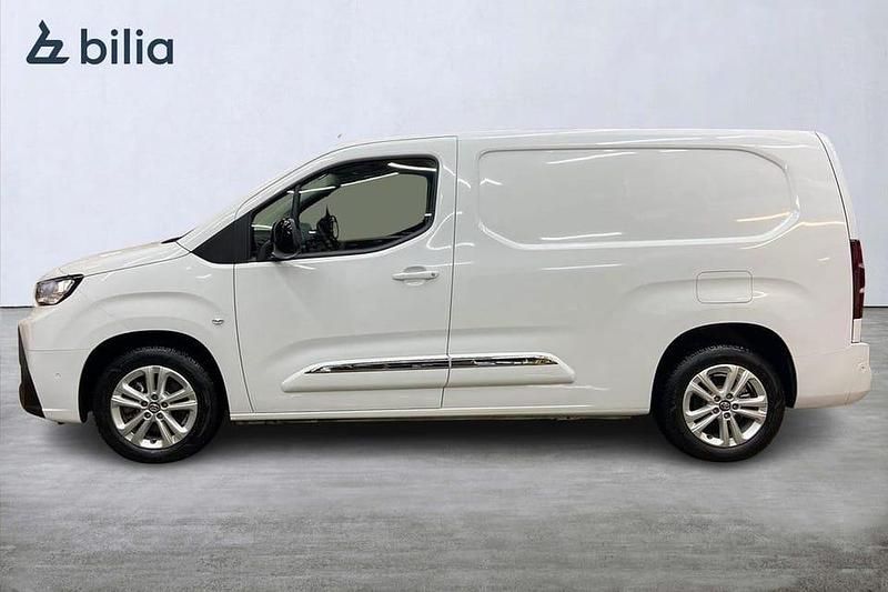 Begagnad Toyota Proace City City 100 kW (137 HK) 2024 Vit Minibuss