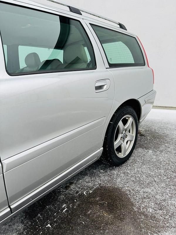 Begagnad Volvo V70 Standard 170 HK (125 kW) 2007 Kombi