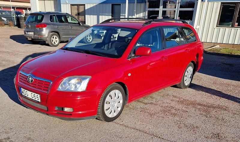 Röd Begagnad 2005 Toyota Avensis Kombi | 20 000 kr (Marknadspris) - Bild 1/4