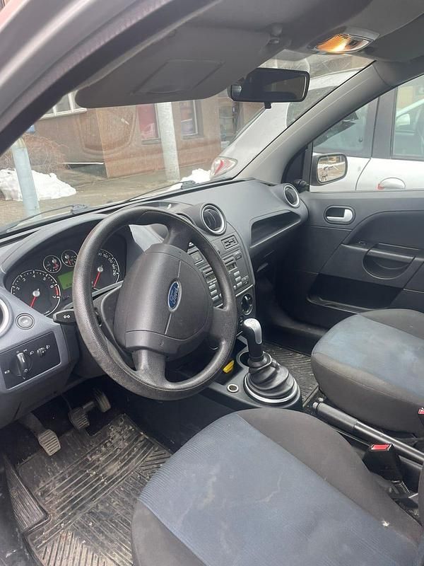 Begagnad Ford Fiesta 70 HK (51 kW) 2007 Halvkombi