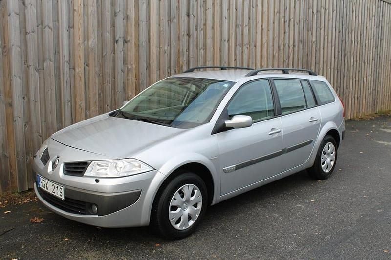 Silvermetallic Begagnad 2006 Renault Mégane II | 24 900 kr (Marknadspris) - Bild 1/4
