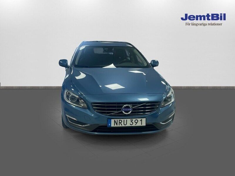 Blå Begagnad 2014 Volvo V60 Kombi | 109 000 kr (Marknadspris) - Bild 1/4