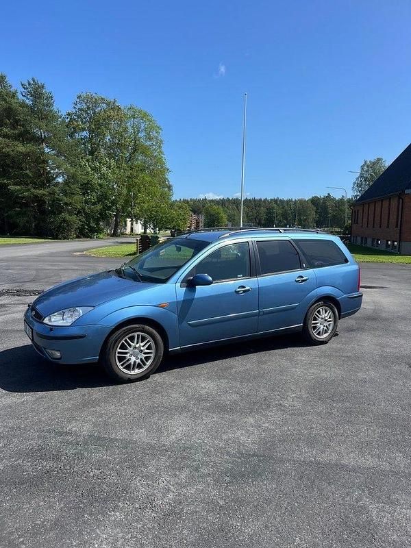 Begagnad Ford Focus Ghia 131 HK (96 kW) 2002 Blå Kombi
