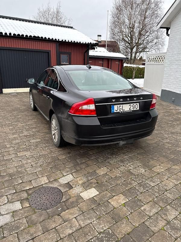 Svart Begagnad 2010 Volvo S80 Sedan | 68 000 kr (Marknadspris) - Bild 1/4