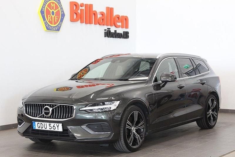 Grå Begagnad 2021 Volvo V60 Inscription Kombi | 319 900 kr (Marknadspris) - Bild 1/4