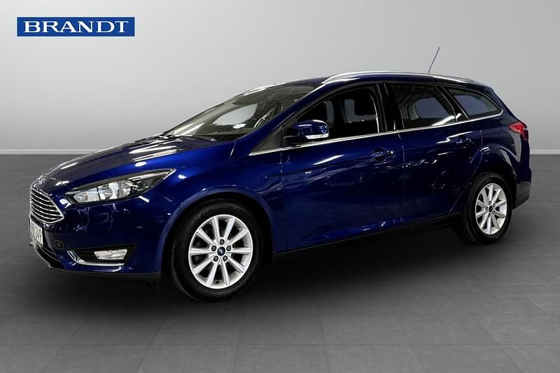 Blå Begagnad 2017 Ford Focus Titanium Kombi | 79 900 kr (Marknadspris) - Bild 1/4